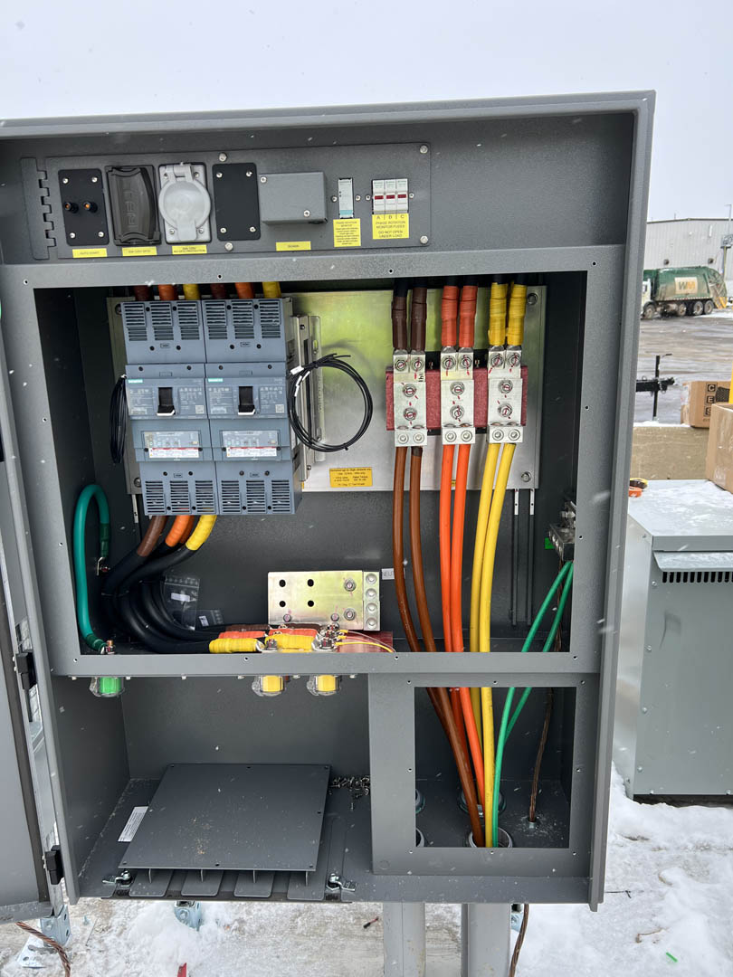 Open electrical cabinet with feeder conductors and circuit protection